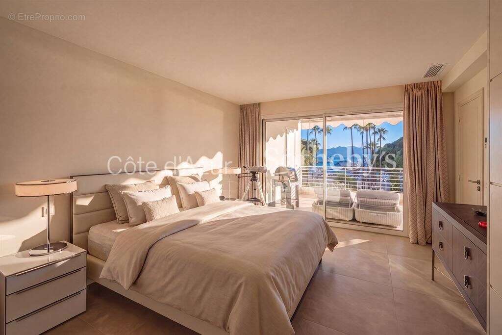 Cannes Croisette, appartement avec terrasse de 55 m², vue mer, garage et chambre de service - photo 10