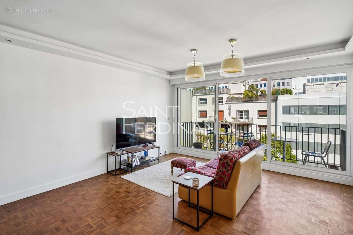 Appartement à NEUILLY-SUR-SEINE