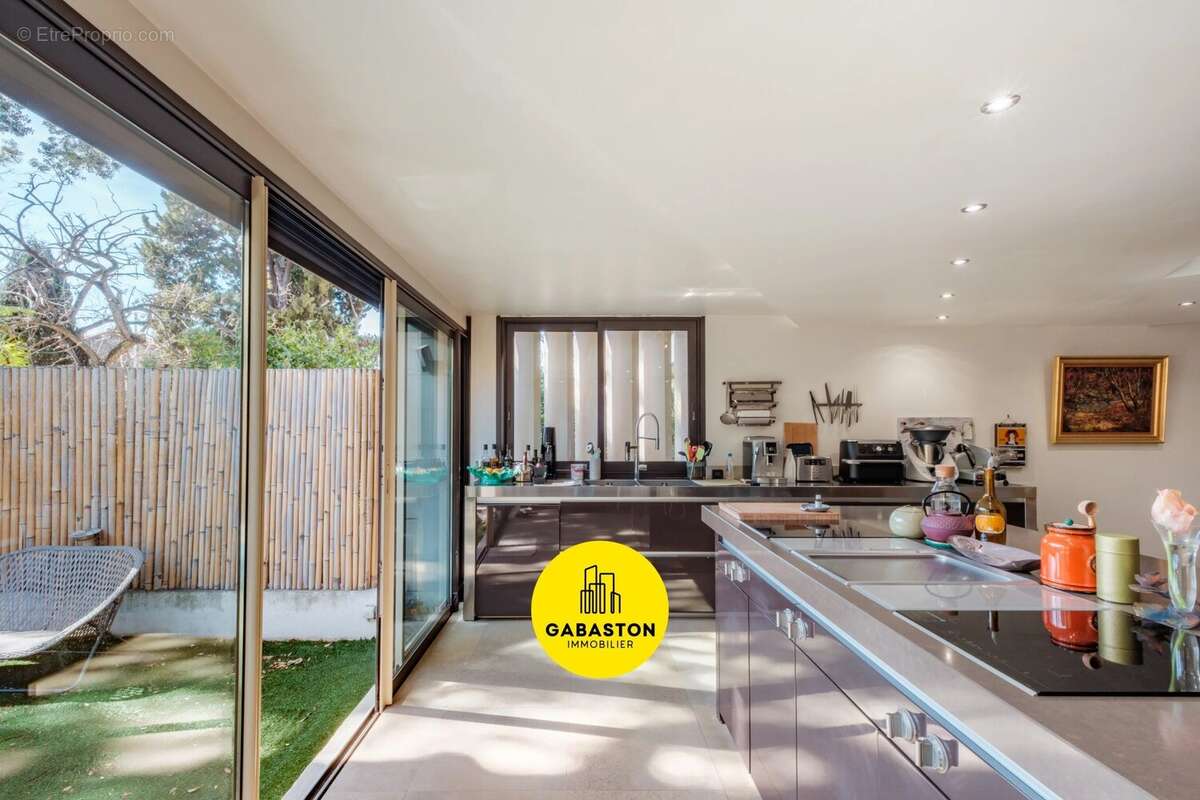 Appartement à MARSEILLE-7E