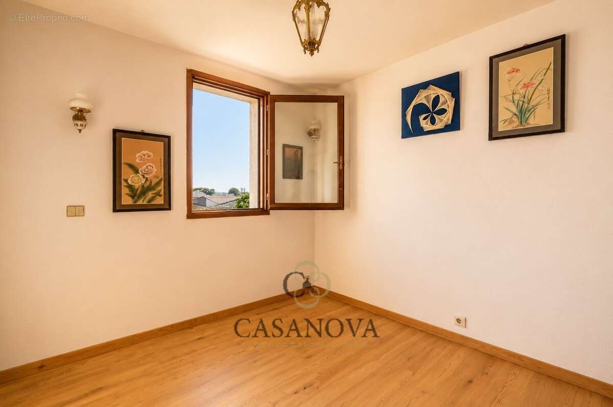 Maison à MAUGUIO