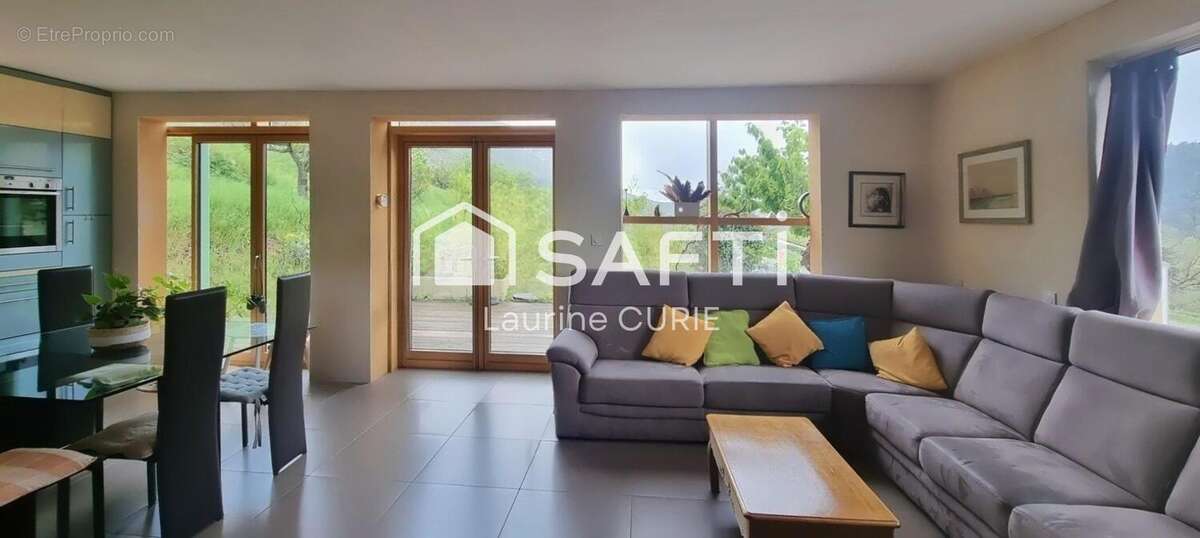 Maison 135 m² à La Cresse  - photo 4