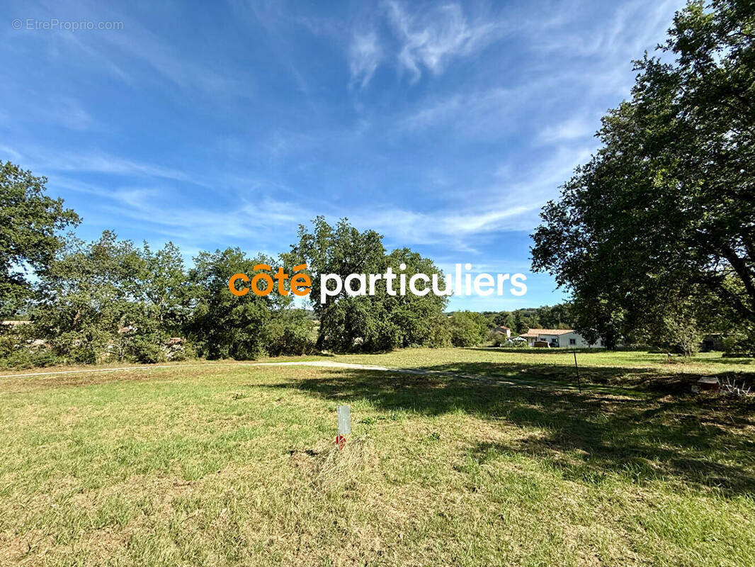 Terrain à SAINT-PAUL-CAP-DE-JOUX