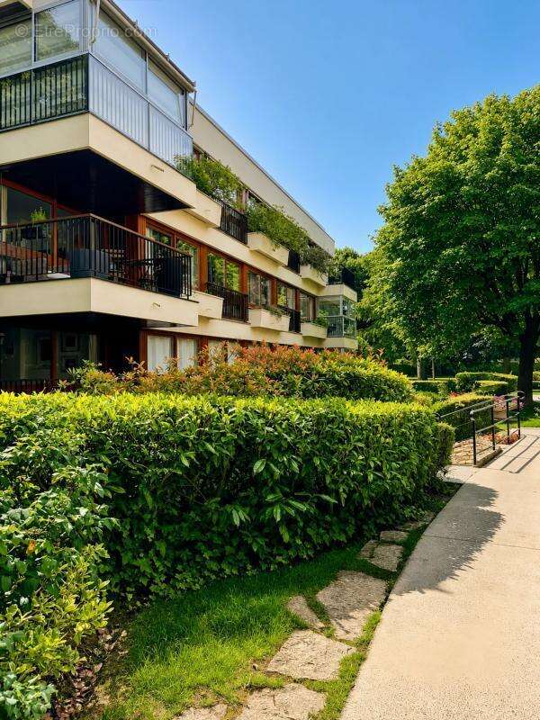 Le Chesnay-Rocquencourt — Résidence Parly II — Appartement familial 93 m² avec 3 chambres, loggia, box et cave - photo 12