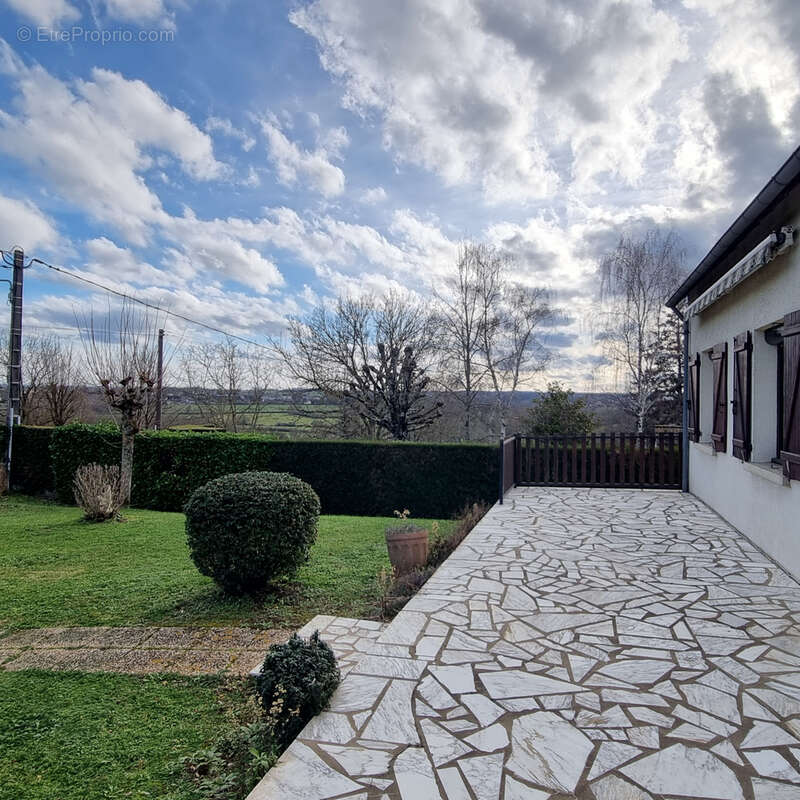 Maison à MONTGIVRAY