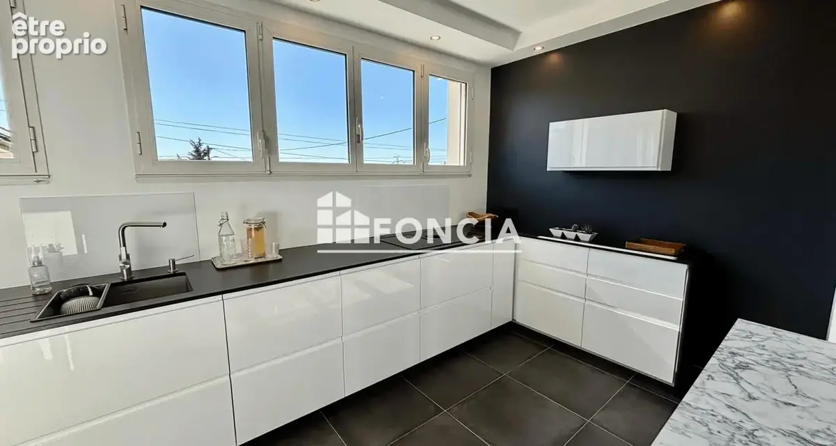 Maison 205 m² à Niort  - photo 4