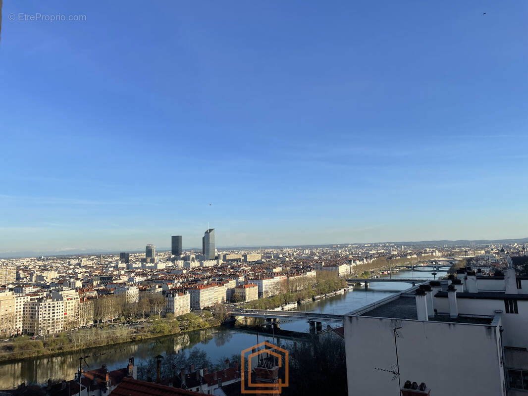 Appartement 81 m2 avec  vue exceptionnelle  - Croix rousse centre - photo 13