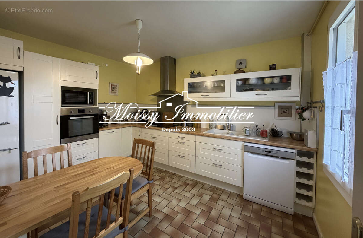 Maison à MOISSY-CRAMAYEL