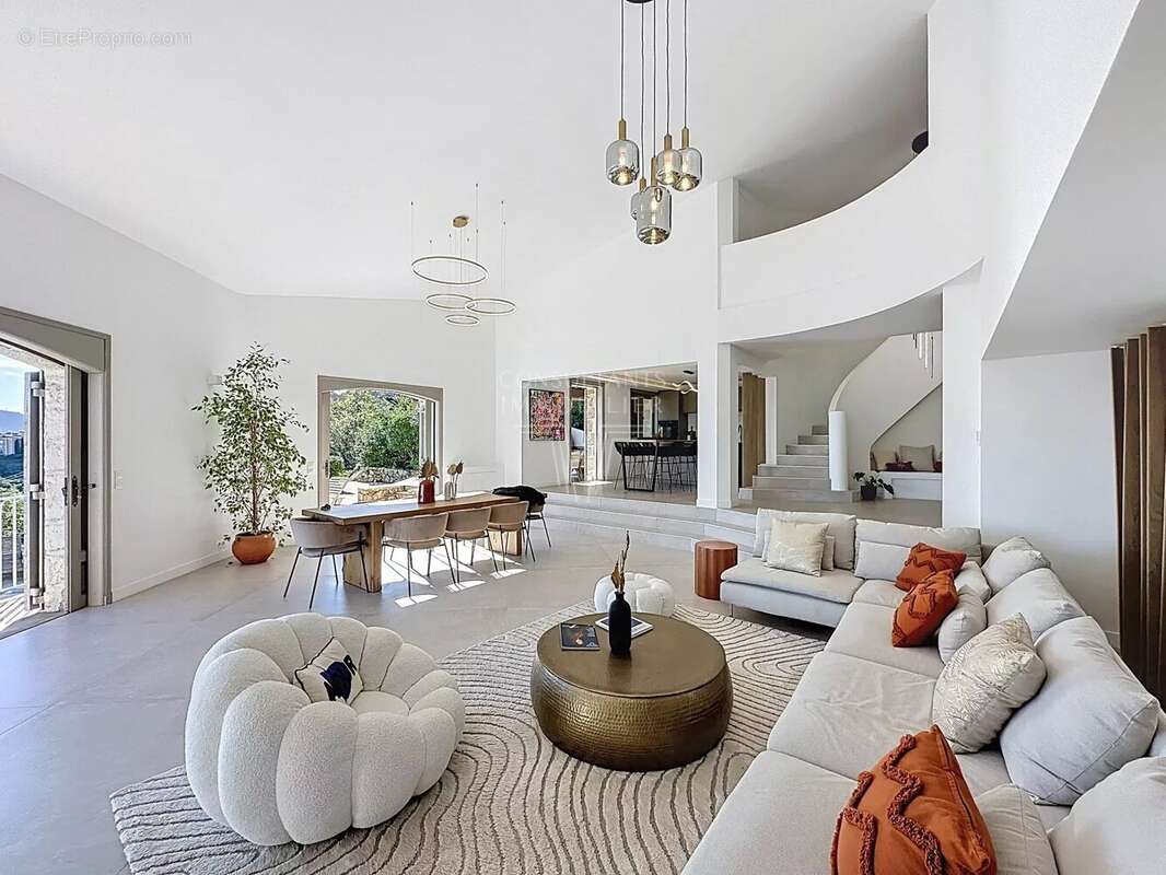 Maison à MANDELIEU-LA-NAPOULE