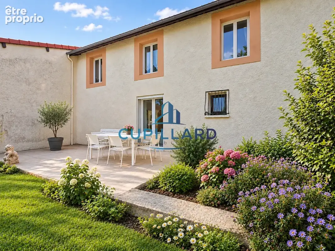 Saint-martin-d’estreaux   corps de ferme rénové avec 6 ha - photo 2