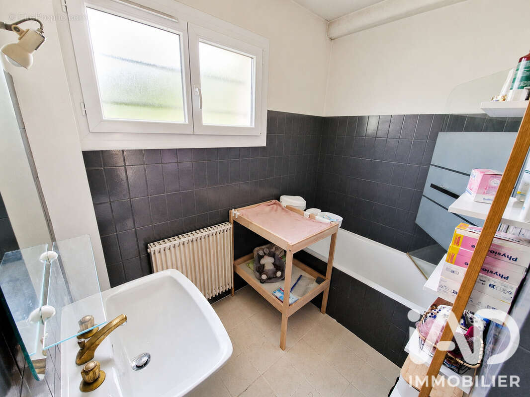 Maison 98 m² à Fontenay-Le-Pesnel  - photo 6