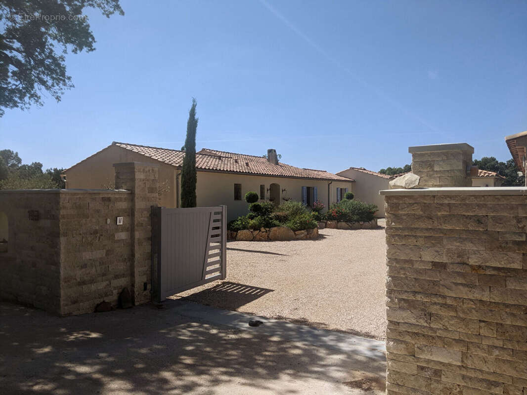 MOISSAC BELLEVUE superbe villa avec piscine sur 5800 m2 de terrain clos. - photo 2