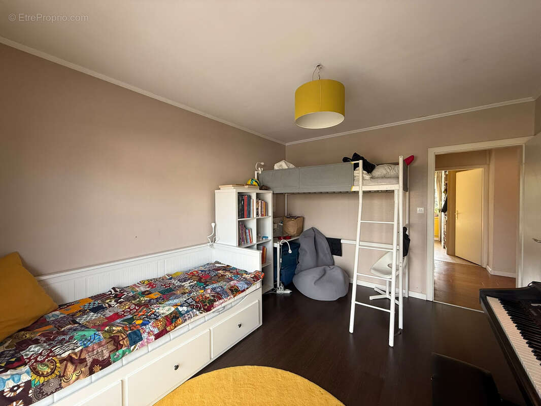 À vendre   Spacieux F4 de 102 m2 avec double salon, balcons, garage et cave   Saint-Louis - photo 13