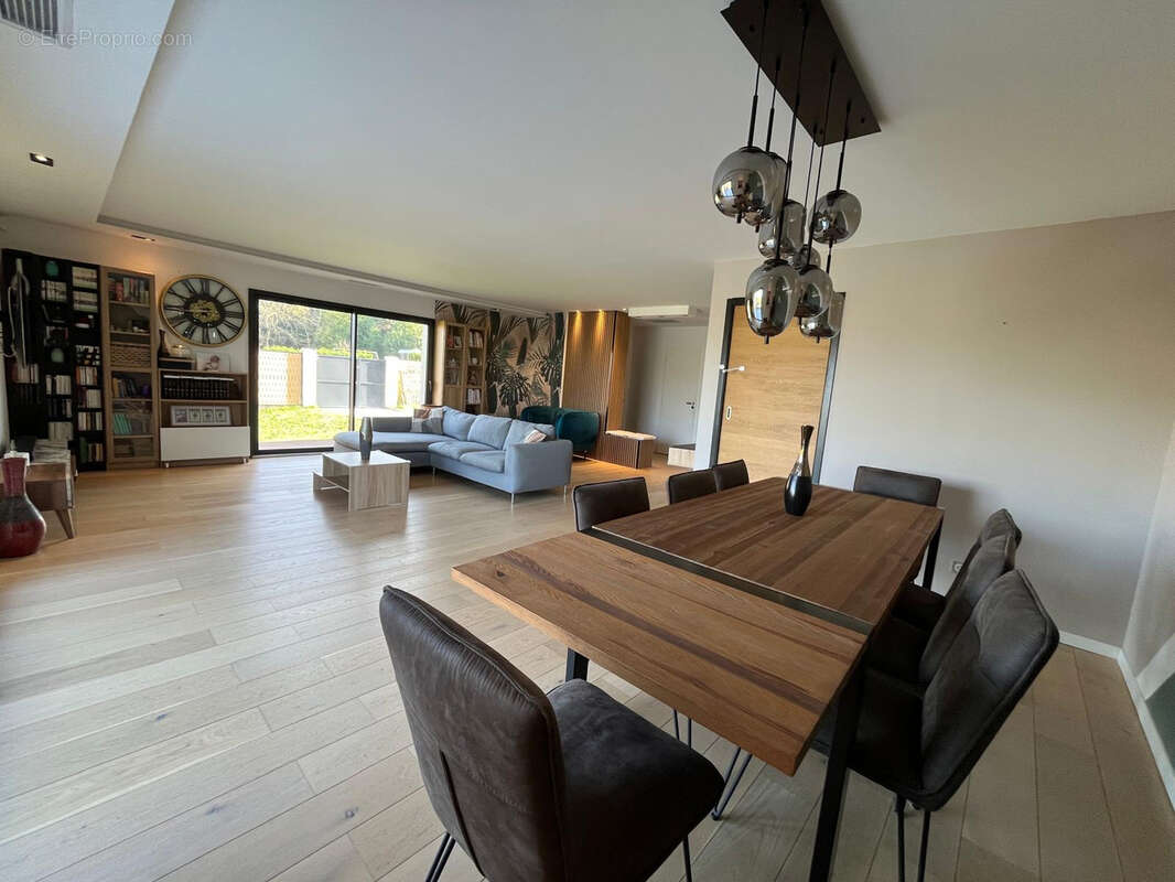 Maison à AMBARES-ET-LAGRAVE