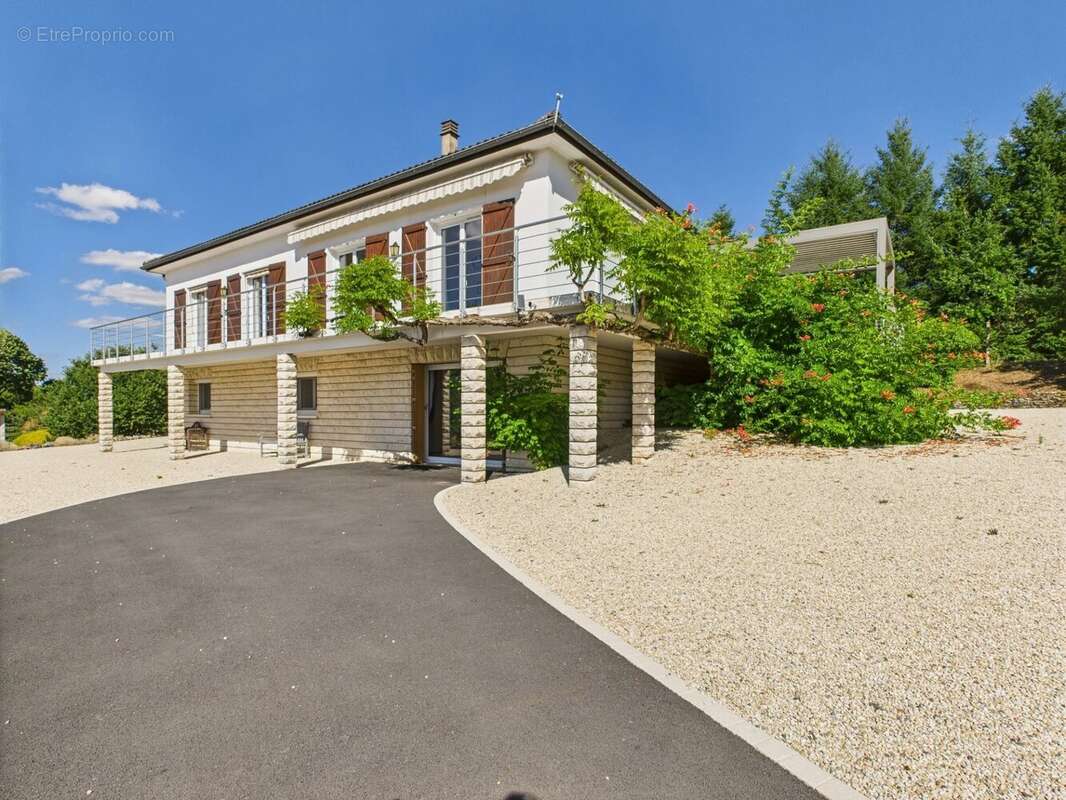 Propriété de luxe de quatre chambres avec grand jardin et piscine, à quelques pas de la ville - photo 38