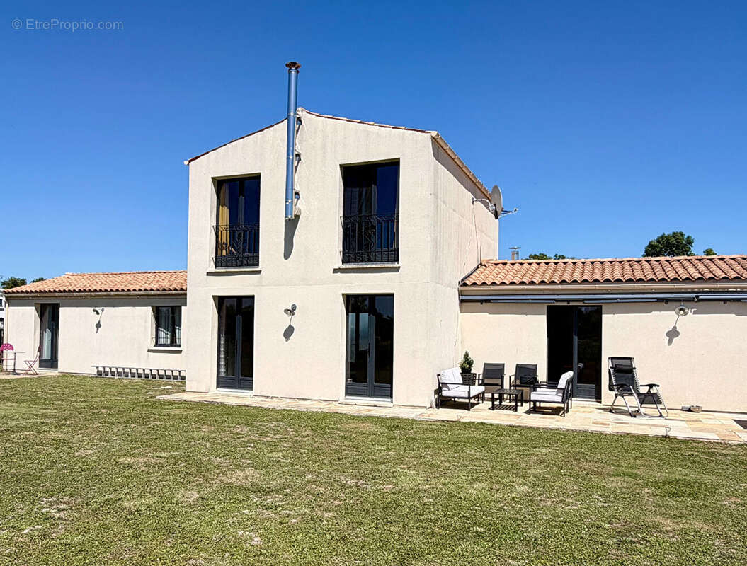 Maison à AUMAGNE