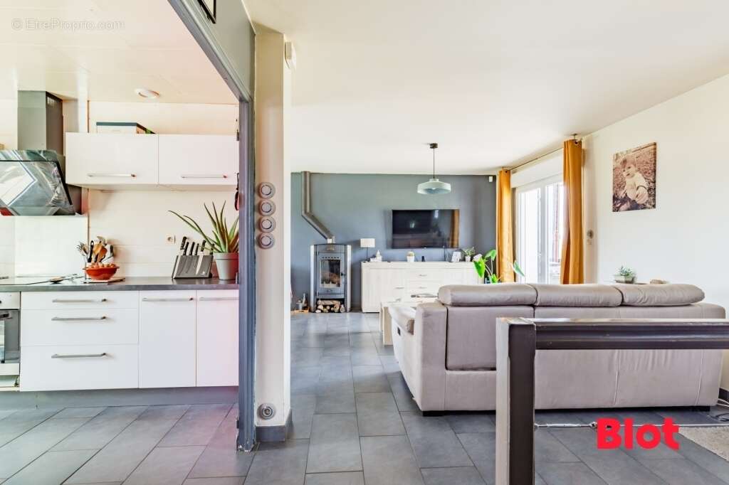 Maison à SAINT-JULIEN-DE-CONCELLES