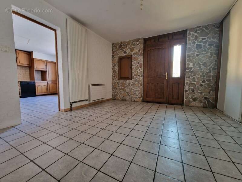 Appartement à vendre 3 pièces en rez-de-jardin proche de EPINAL (88) avec TERRASSE et TERRAIN - photo 3