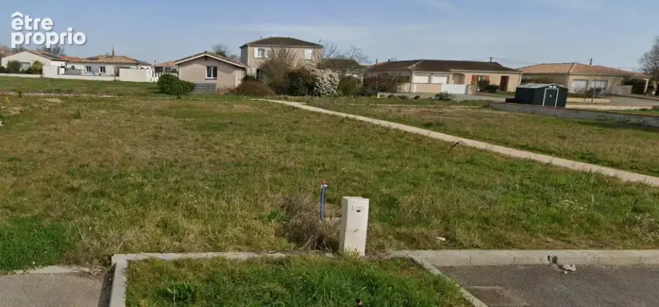 Terrain à SAINT-CLAR-DE-RIVIERE