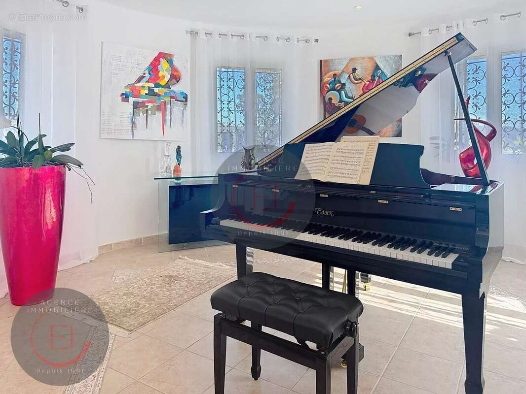 Maison à LES ADRETS-DE-L&#039;ESTEREL