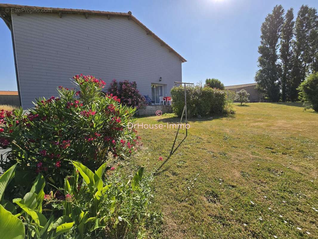 Maison 268 m² à Cherveux  - photo 16