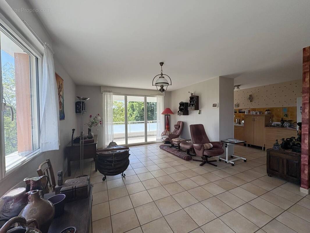 Appartement T5 avec terrasse, Secteur prisé de Saint-Priest-en-Jarez - photo 2