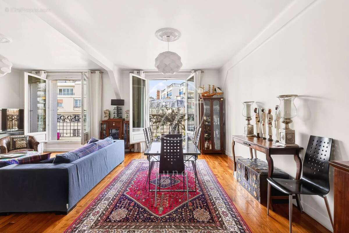 Appartement à PARIS-16E