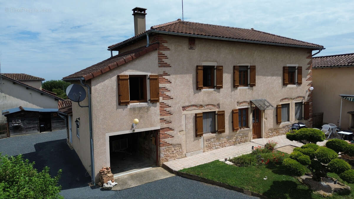 Maison à SAINT-JULIEN-SUR-VEYLE