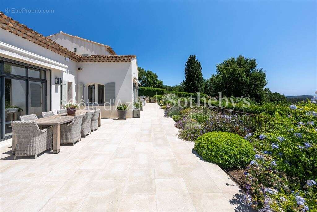 Châteauneuf de Grasse, propriété de caractère vue mer panoramique, maison d'amis - photo 9
