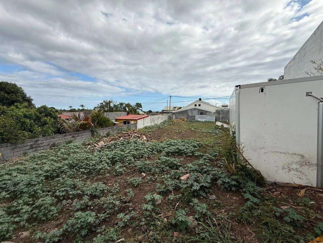 Terrain à SAINT-PIERRE