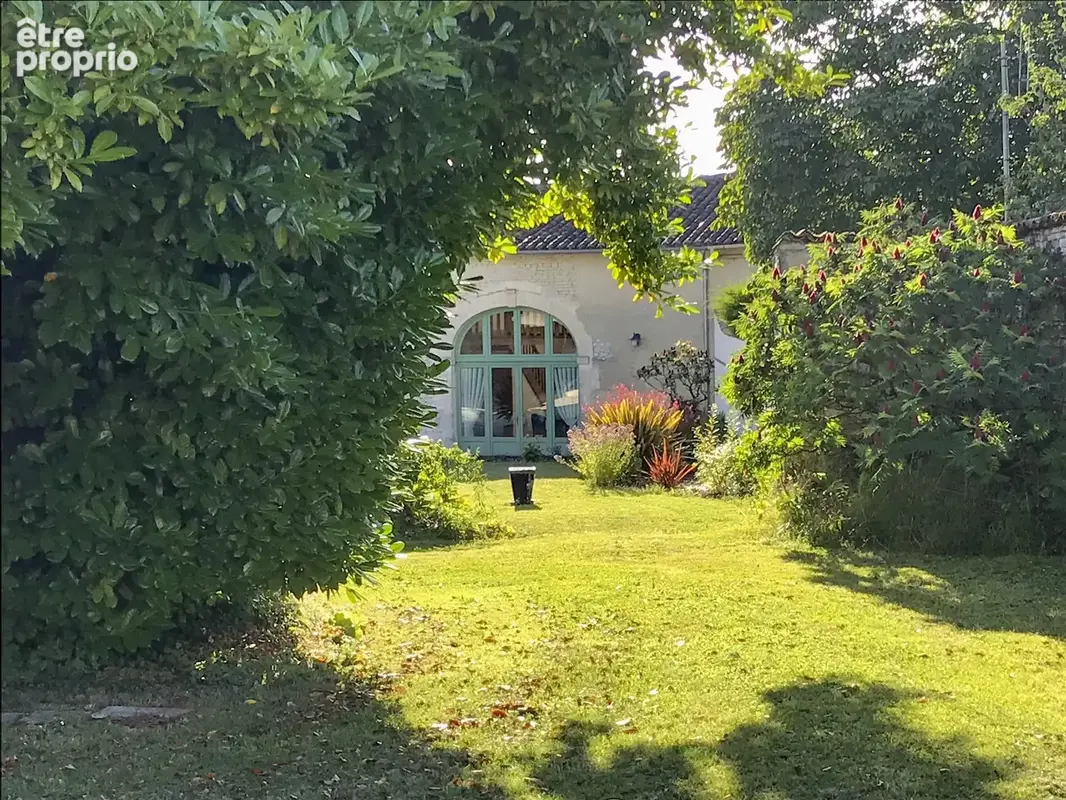 Jolie maison en pierre avec piscine au cœur du village - photo 26