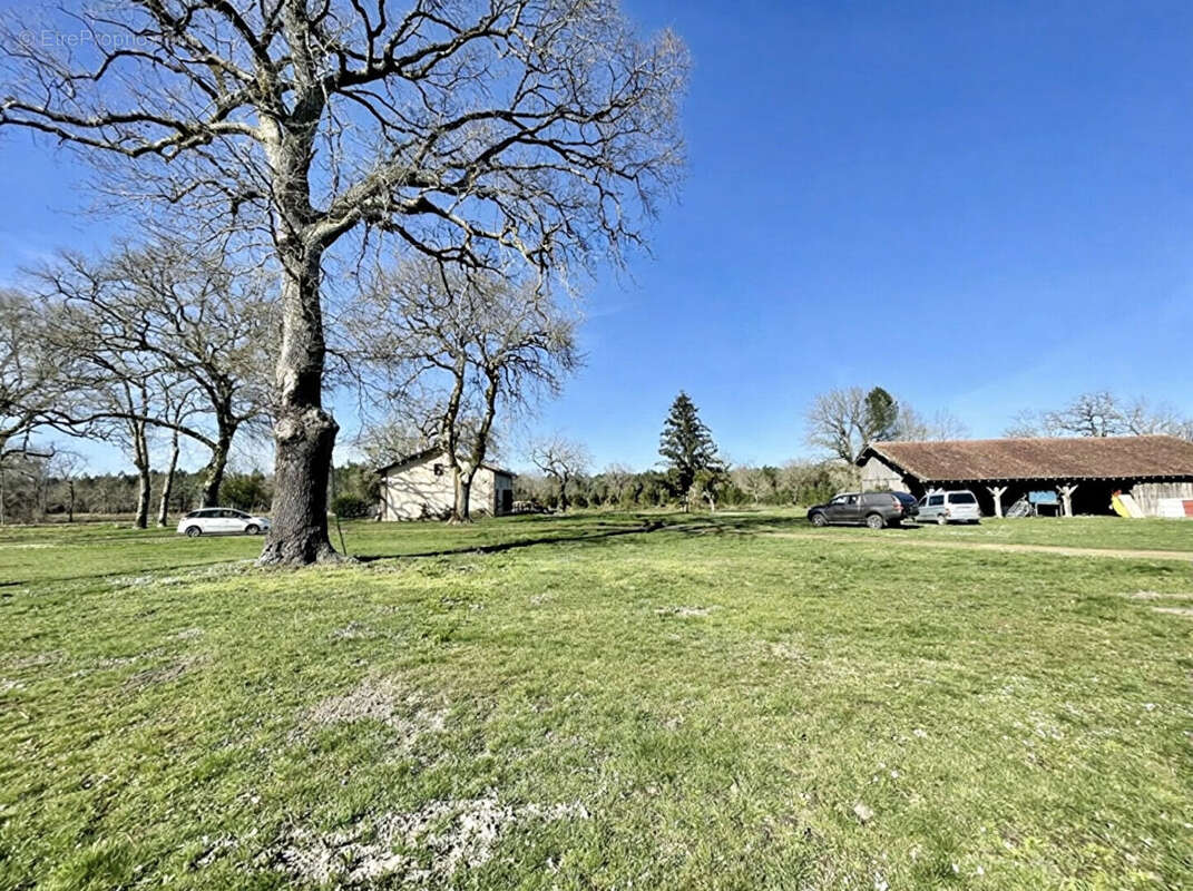 Maison à CERE