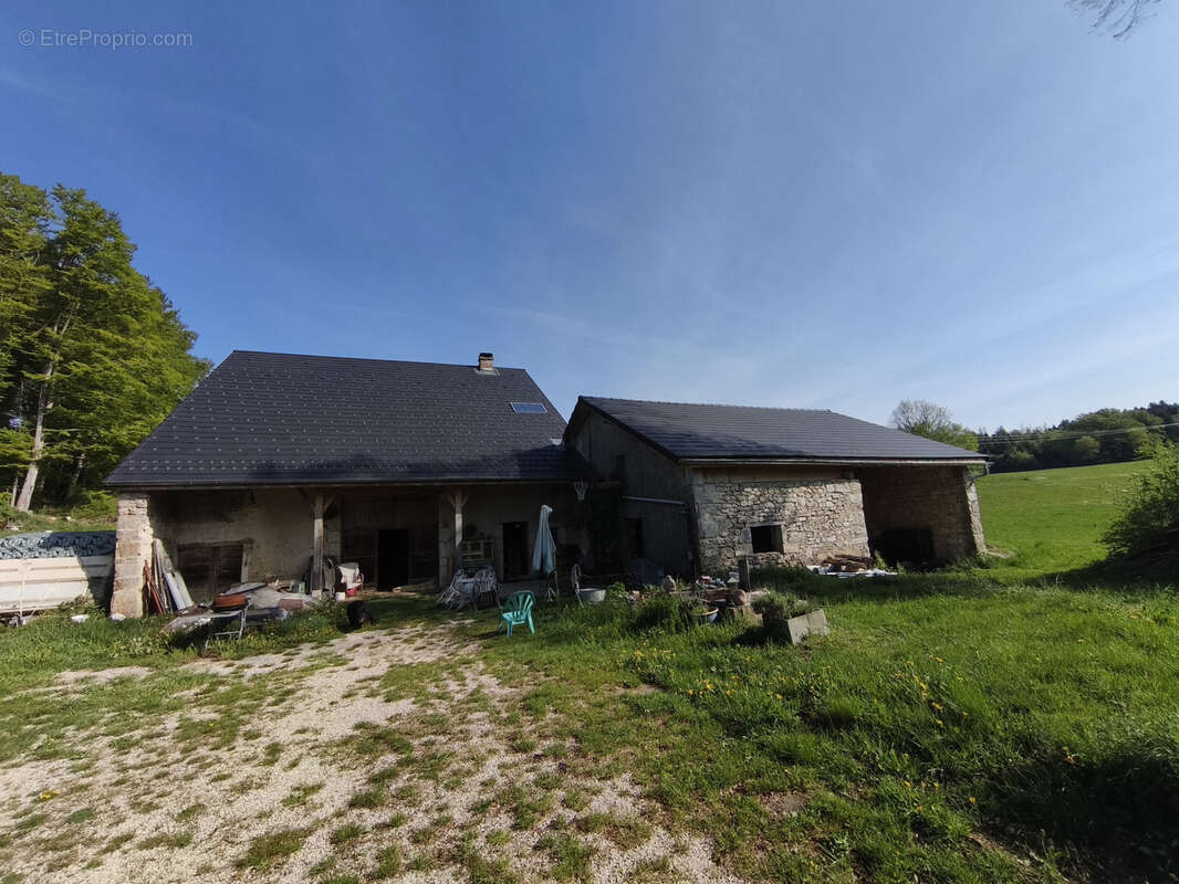 Maison à THEZILLIEU