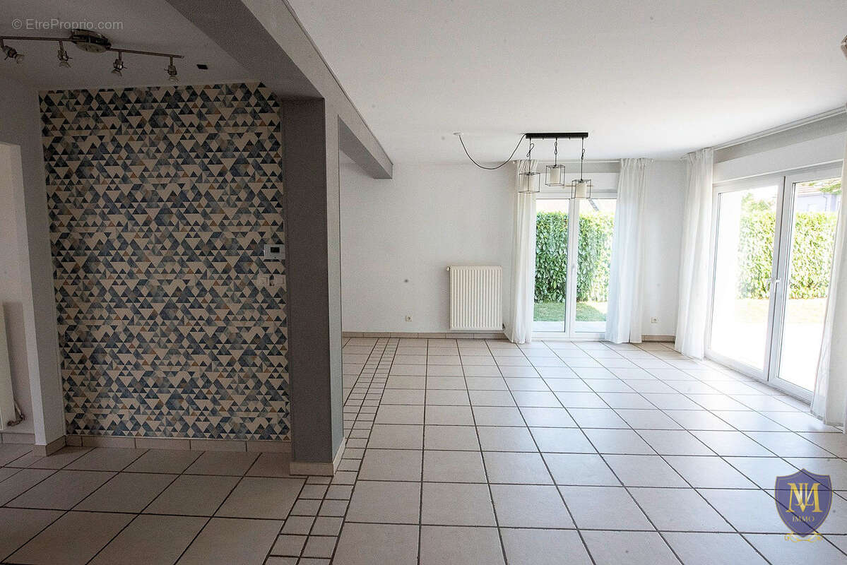 Habsheim au calme belle maison 6 pièces de 116 m2 sur 3,50 ares de terrain - photo 5