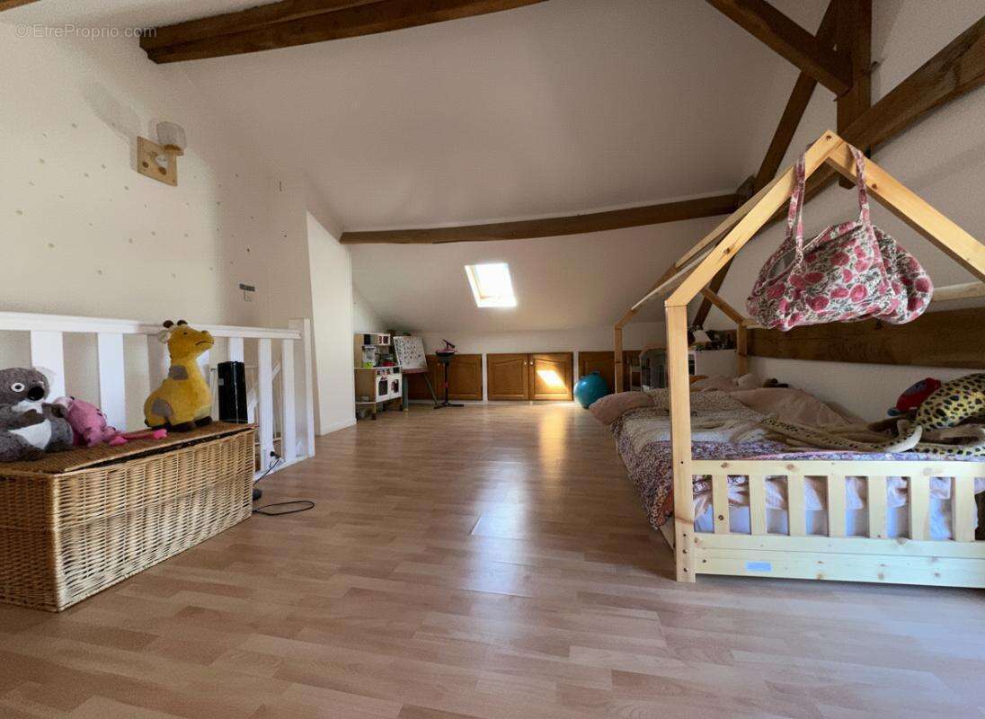 Maison 115 m² à Saint-Paul-La-Roche  - photo 12
