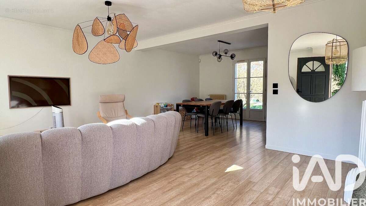 Photo 4 - Maison à SAINT-OUEN-LES-VIGNES