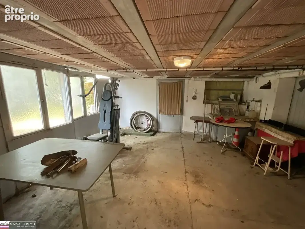 Découvrez cette rarrissime villa T4 avec loggia des années 30 à remettre au goût du jour, de plain-pied d'une surface habitable  - photo 13