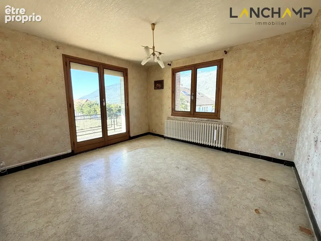 Maison à rénover avec sous-sol et joli terrain - photo 4