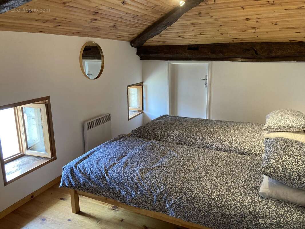 Maison de village en pierre en bon état - photo 8