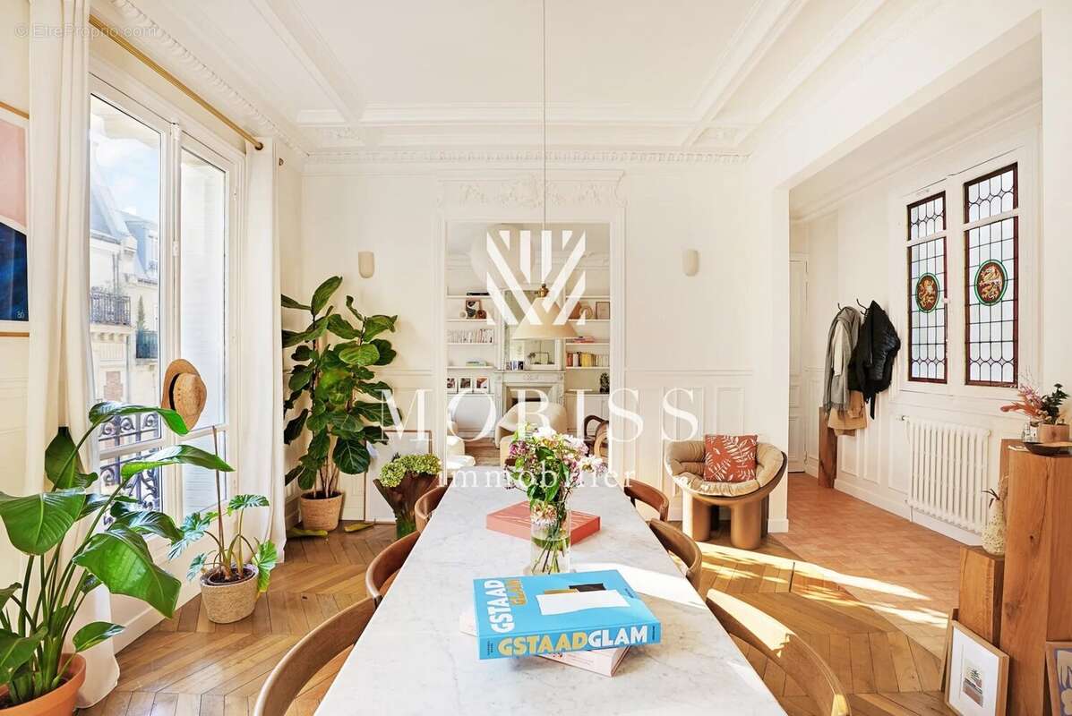 Appartement à PARIS-16E