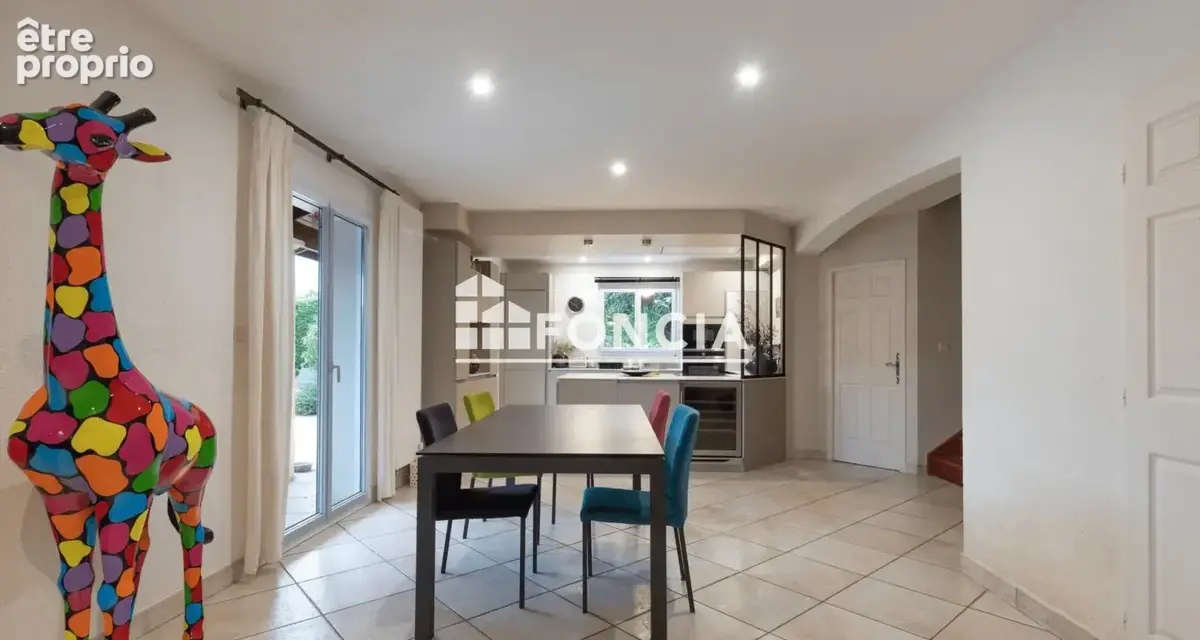PARCIEUX -Maison T5 de 136 m² avec piscine et terrain clos de 800 m² - photo 5