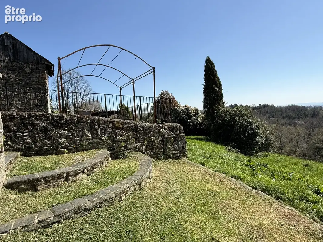 Propriete avec dependances et 11 ha de terrain - photo 30