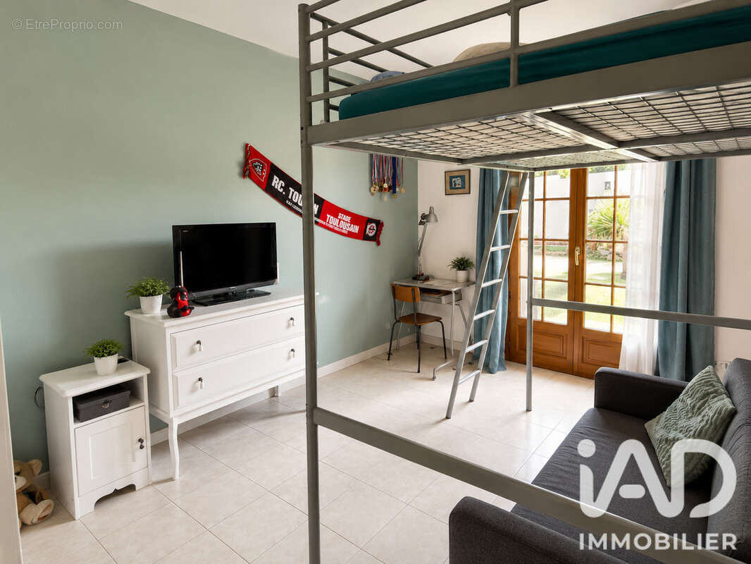 Maison 121 m² à Grans  - photo 6
