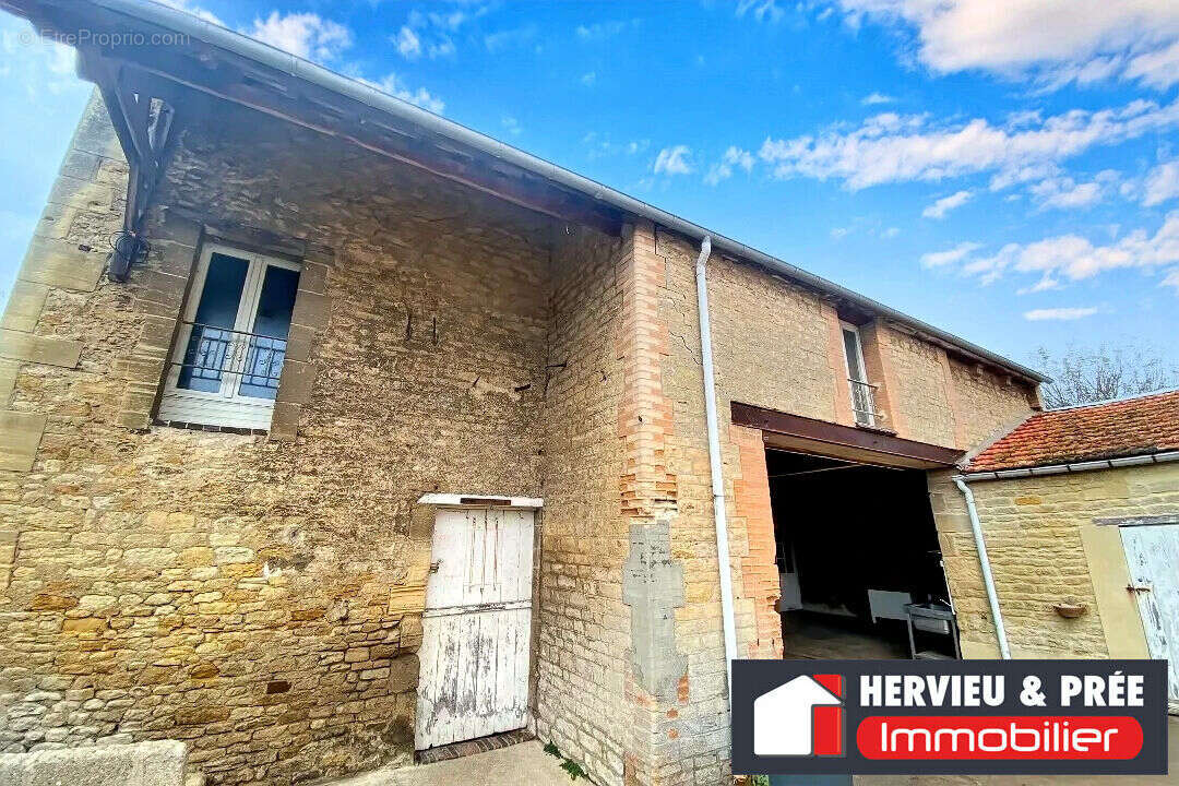 Maison ancienne - travaux a prévoir -avec dépendances - Luc-sur-Mer -- 626 m² de terrain - photo 4