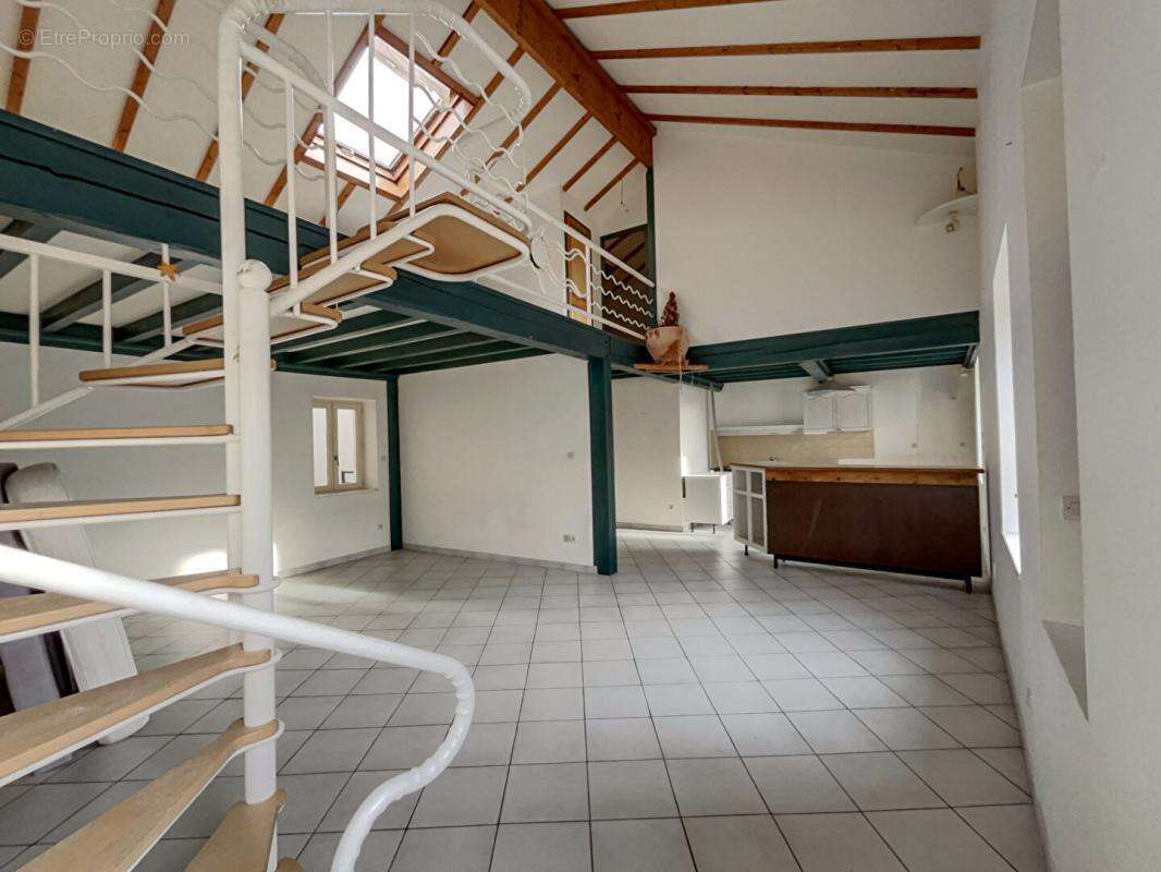Appartement à BESSENAY