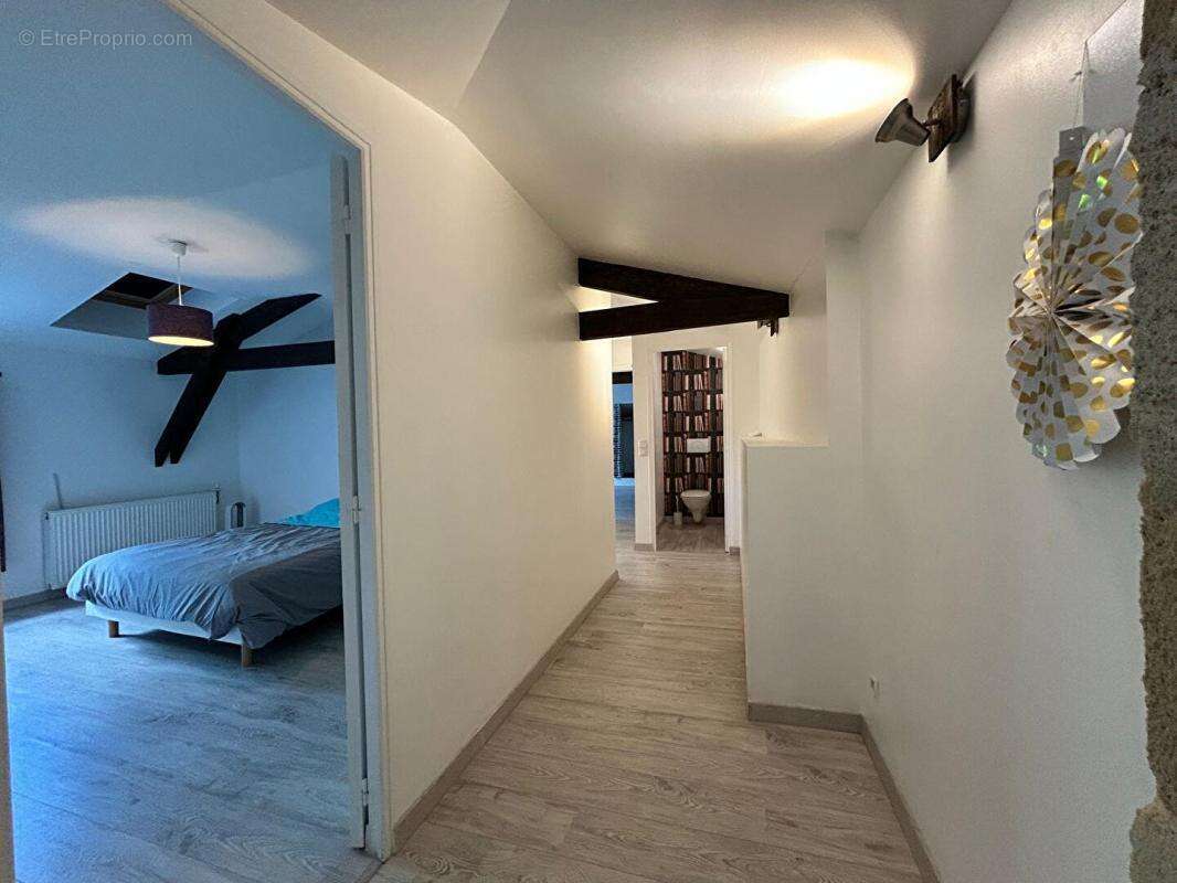 A 15 mn de Blaye - Au calme belle Girondine en pierre rénovée - 197 m2 habitables -7P- 4 Chambres -  1920 m2 de Terrain - Piscin - photo 14
