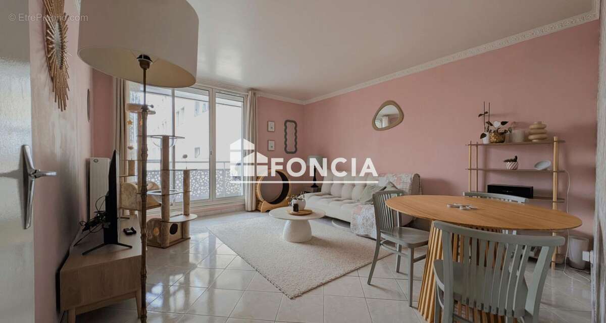 Appartement à CHILLY-MAZARIN