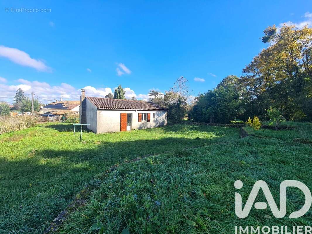 Photo 2 - Maison à CHAMPAGNOLLES