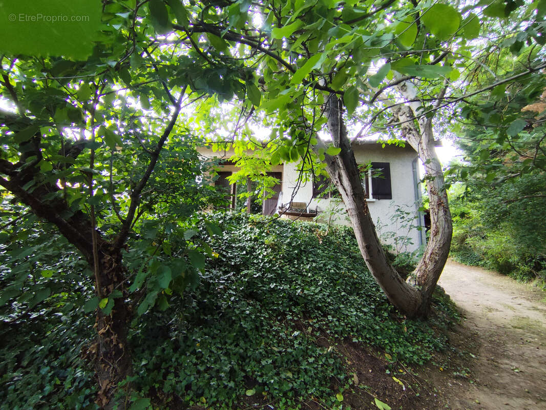 Maison à SAINT-GENIS-LES-OLLIERES