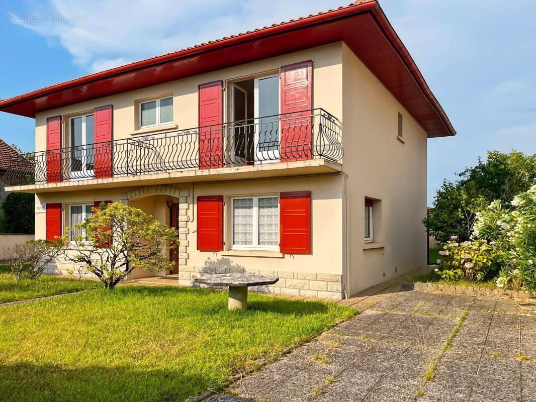 Maison à URT