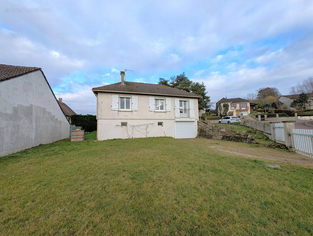 Maison à TOUCY